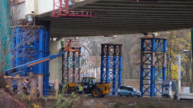 Trwa naprawa Mostu Uniwersyteckiego. Sprawdzamy, jak przebiegają prace [ZDJĘCIA]