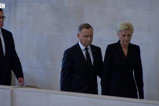 Prezydent Andrzej Duda wraz z Pierwszą Damą Agatą Kornhauser-Dudą oddali hołd zmarłej Królowej Elżbiecie II