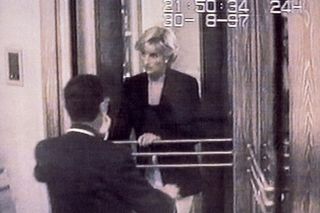 Otwarto kapsułę czasu księżnej Diany. W środku znaleziono nietypowe przedmioty. Co to takiego?