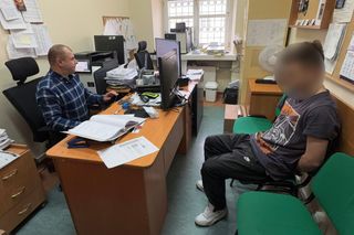 Do zobaczenia, Karolku. Eksponował broń i groził Karolowi Nawrockiemu. 19-latek zatrzymany w Warszawie