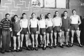 W tej bydgoskiej kamienicy mieszkał twórca polskiej szkoły boksu. Był podoficerem Wojska Polskiego, grał u Barei