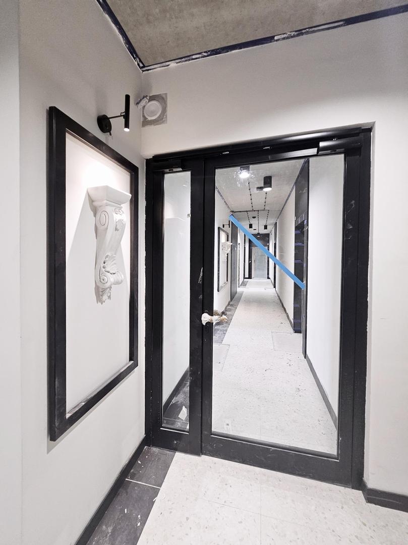 Nowa Kurkowa we Wrocławiu - zdjęcia elewacji i wnętrz budynku w trakcie prac wykończeniowych