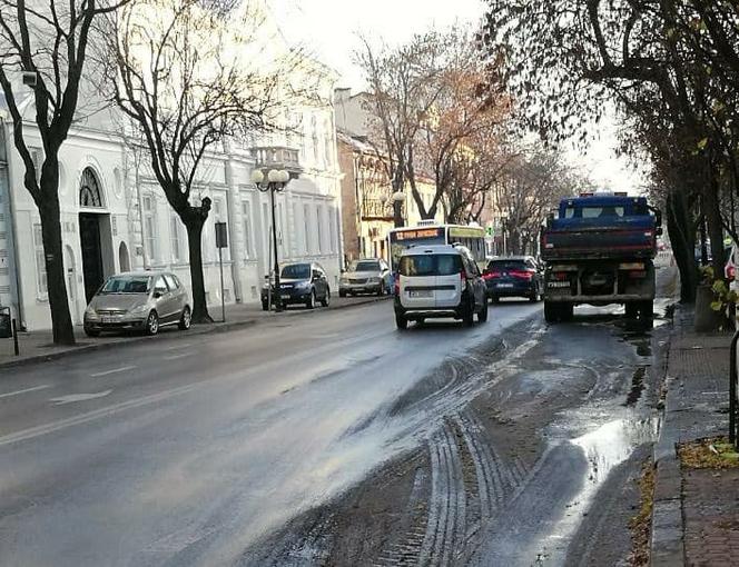 Uwaga: awaria sieci wodociągowej na ulicy Piłsudskiego w Siedlcach! [AKTUALIZACJA]