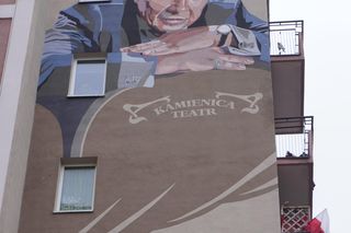 Mural Emiliana Kamińskiego przy al. Jana Pawła Ii w Warszawie