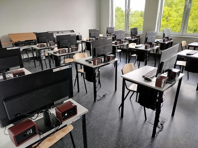 W budynku BCU nr 2 w Siedlcach znajduje się duża hala i 11 sal szkoleniowych, które zostały bardzo nowocześnie wyposażone.