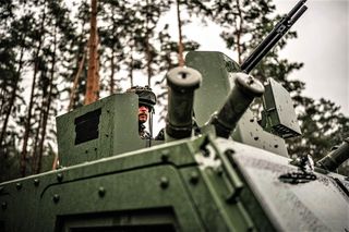 Legwan na ćwiczeniach Żelazny Obrońca 25