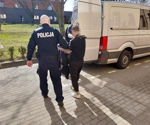 Policjanci zatrzymali dwóch braci z powiatu lęborskiego. Terroryzowali babcię