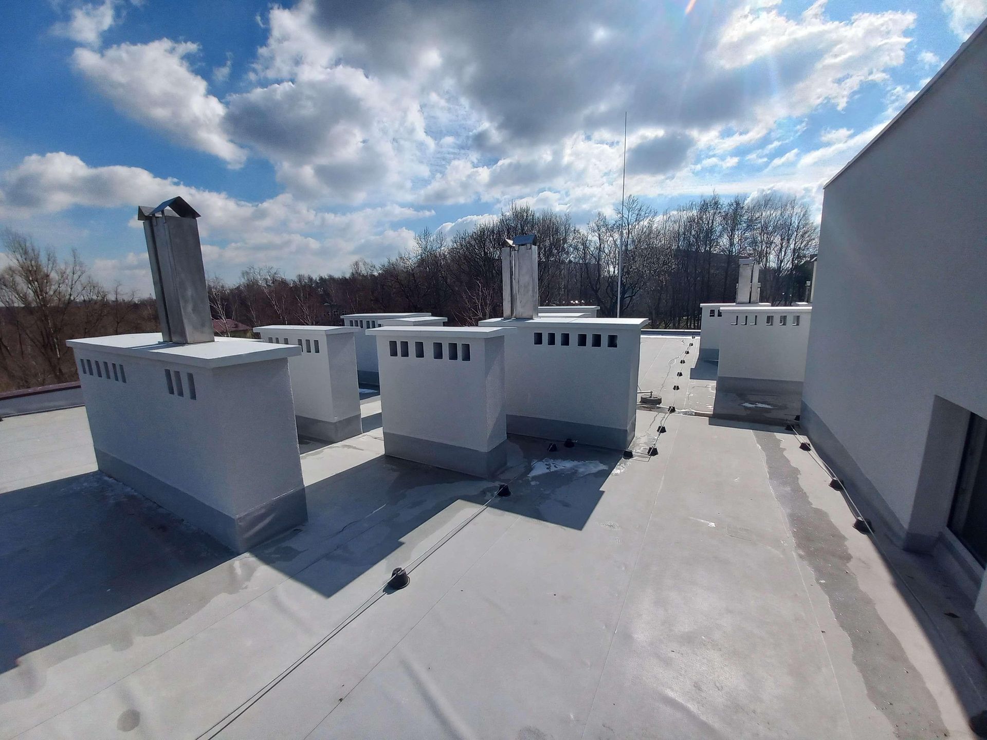 Rozbiórka słynnej willi na dachu bloku