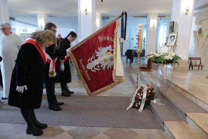 Bliscy żegnają Leonarda Pietraszaka na mszy w Warszawie