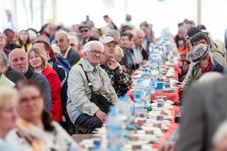 Tej Wielkanocy nie byli sami. Tysiące osób na Metropolitarnym Śniadaniu Wielkanocnym w Katowicach