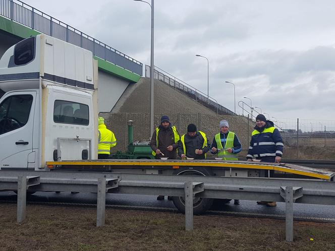 ​Na S5 koło Leszna zaczęła się druga doba rolniczego protestu