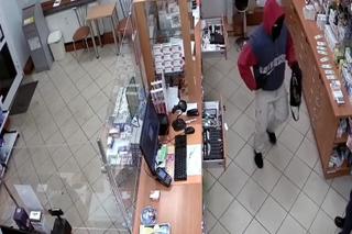 Zamaskowany bandyta napada na apteki. W ręku ma skalpel