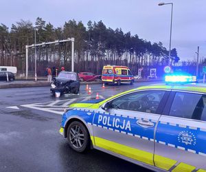 Nie ma świateł, jest kolizja. Zderzenie na dużym skrzyżowaniu w Lesznie