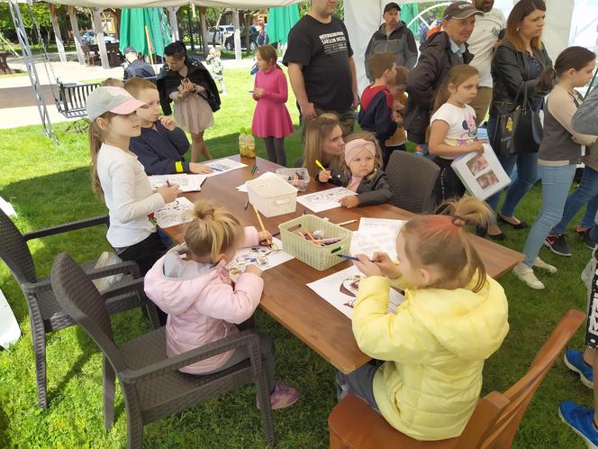 Zajęcia dla dzieci z udzielania pierwszej pomocy w ramach kampanii społecznej "Akcja i Edukacja. Widzę, więc reaguję" - 23.05.2021 nad zalewem w Siedlcach