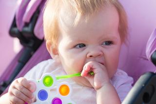 Tak niemowlę może reagować na upały. Pediatra zwraca uwagę na ważną rzecz