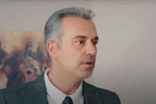 Feraye zażąda rozwodu z Bulentem.