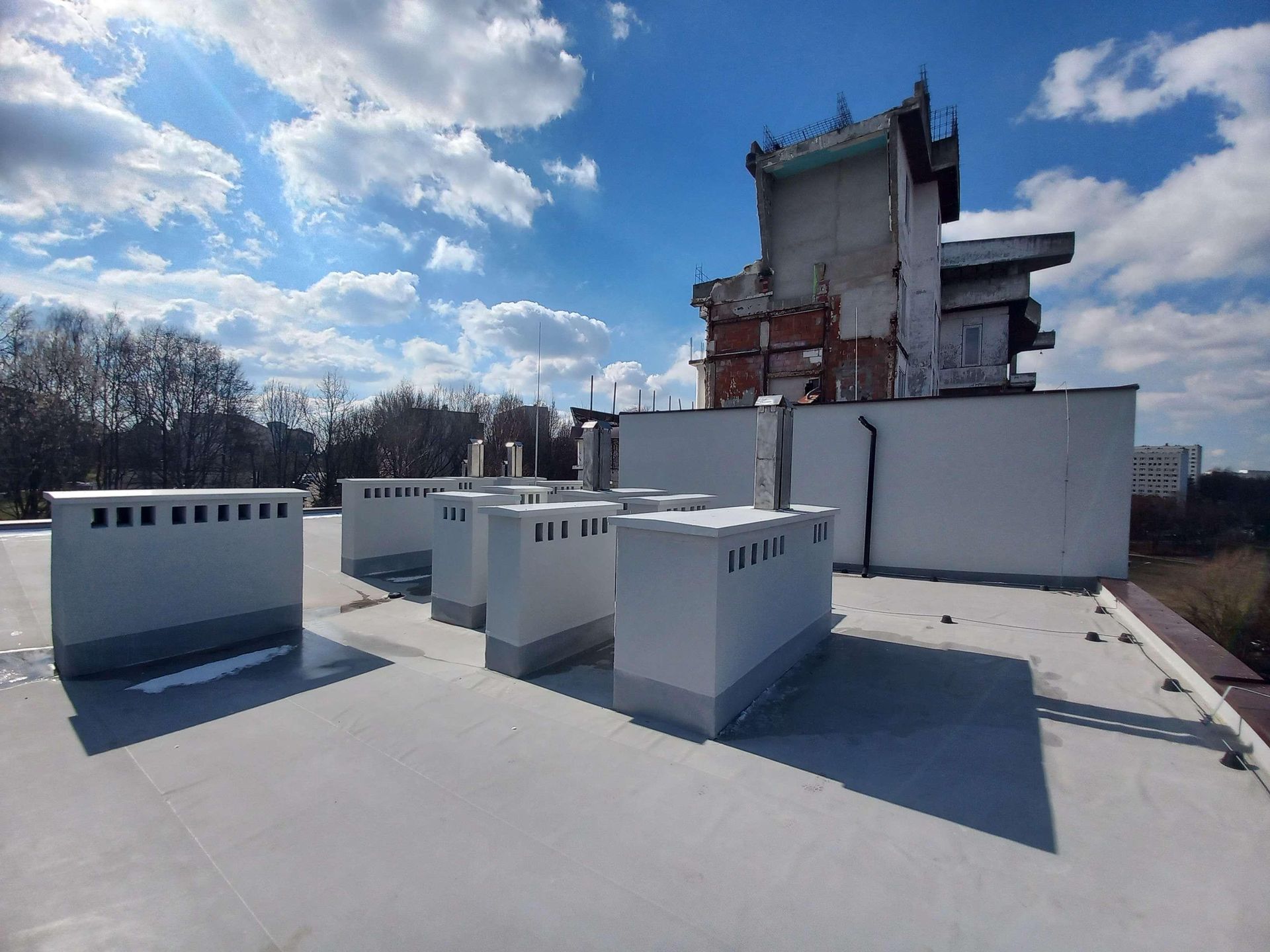 Rozbiórka słynnej willi na dachu bloku