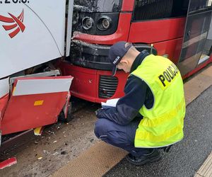 Zderzenie dwóch tramwajów w centrum Łodzi.