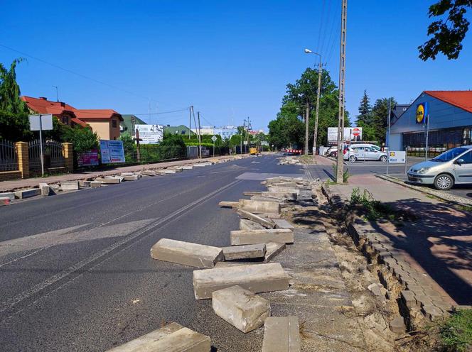 Ulica Starowiejska w Siedlcach jest obecnie nieprzejezdna na dość długim odcinku. Trwają prace remontowe