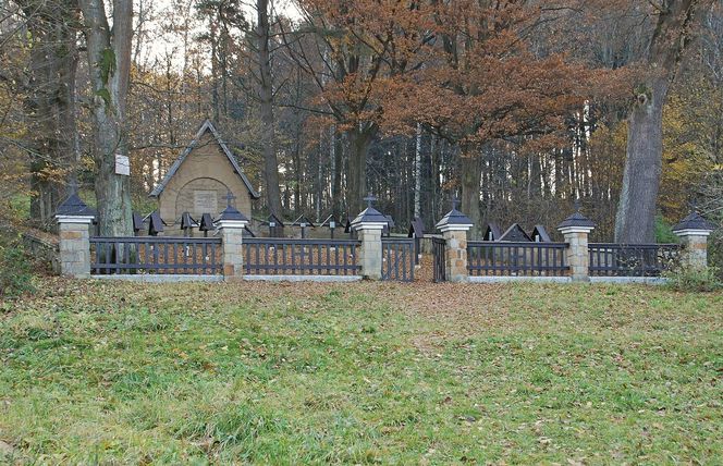 Święcany - wieś, którą posiadali rycerze. Na prawie niemieckim założył ją król Kazimierz Wielki 