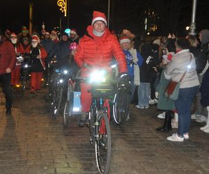 Orszak Świętego Mikołaja i choinka w Rynku w Kielcach