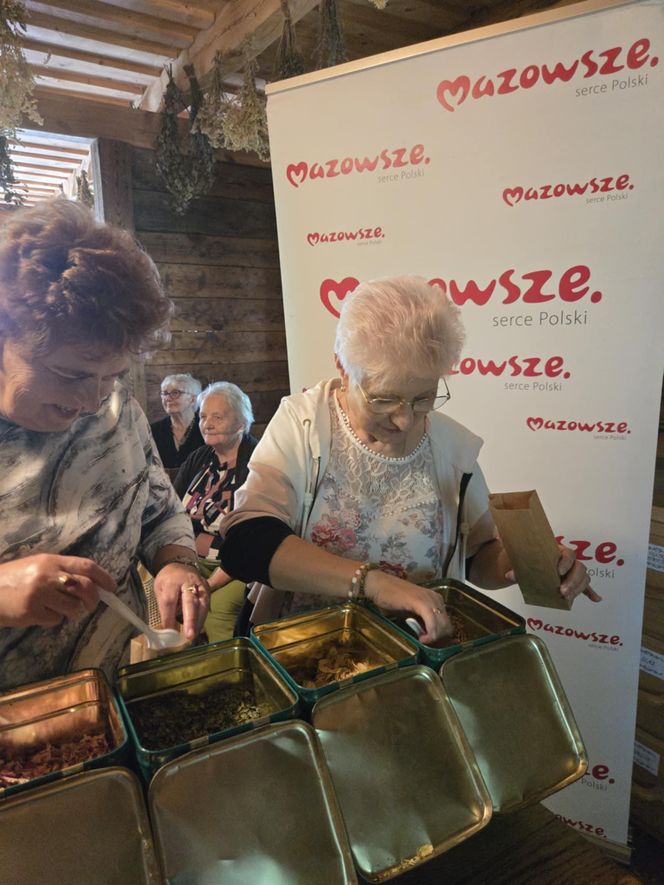 Były opowieści o herbacianych zwyczajach, wspomnienia dawnych spotkań przy stole, a także degustacje różnych gatunków herbat 