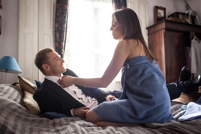 To nie koniec świata 2 sezon odcinek 14 (odc. 1).Anka (Karolina Gorczyca), Paweł (Krystian Wieczorek)