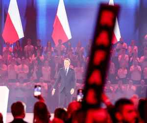 Konwencja KO w Gliwicach. Tusk, Trzaskowski, Protest związkowców i sprzedaż flag Polski i UE