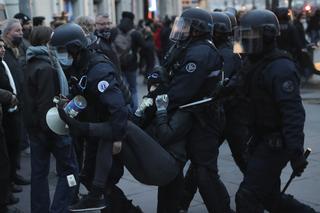 Francja płonie! Wielki atak na policję, dziesiątki rannych