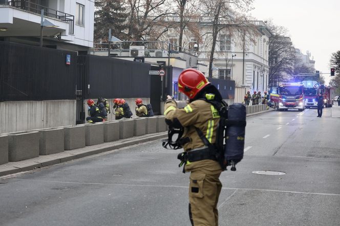 Zamknięta ulica w centrum Warszawy. Tajemnicze ćwiczenia, chodzi o ambasadę.