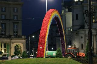 Tęcza na pl. Zbawiciela w Warszawie
