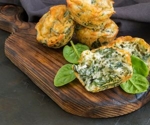 Wytrawne muffinki ze szpinakiem i serem feta: łatwy przepis