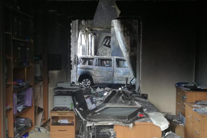 Straszliwy pożar strawił warsztat samochodowy! Rodzina z Sosnowca prosi o pomoc [ZDJĘCIA]