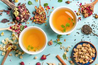 Herbaty ziołowe w ciąży: 8 ziołowych herbat na najczęstsze dolegliwości ciążowe