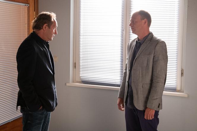 Na Wspólnej, odcinek 2785. Kamil (Kazimierz Mazur), Ostrowski (Marek Kalita)