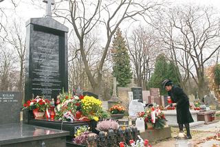 Jarosław Kaczyński wystawił mamie grób za 60 tys. zł