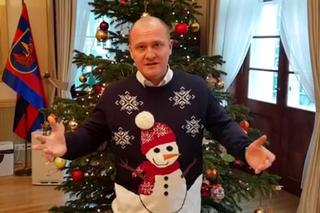 Prezydent Szczecina złożył świąteczne życzenia i zaskoczył internautów... swetrem! [WIDEO]