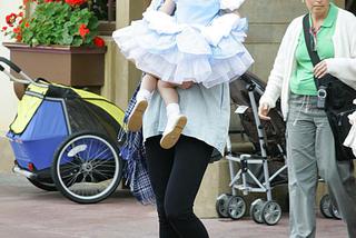 Katie Holmes i Suri