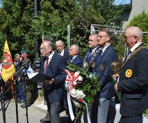 Przed kamienicą przy ul. Matejki odsłonięto tablicę upamiętniającą trzech wybitnych przemyślan