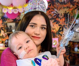 Chorą Nadię leczy czuły dotyk. To jedyne takie dziecko na świecie