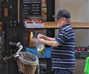 Edward Miszczak i Anna Cieślak na bazarku