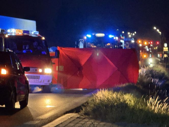 Błonie. Wjechali hulajnogą elektryczną prosto pod tira. Nie mieli szans, zaginęli na miejscu