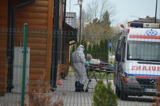 Koronawirus w Kleszczowie: Seniorzy opuścili DPS. Wśród nich byli 90-latkowie [ZDJĘCIA]