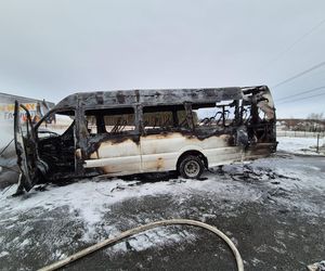 Bus spłonął doszczętnie pod Tarnowem. Podróżowało nim 25 osób