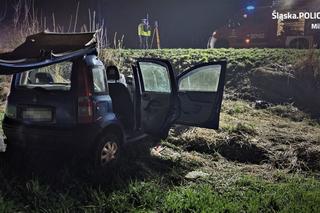 Śląskie: Co wypadek! Fiat Panda rozbił się na drzewie. Z samochodu praktycznie nic nie zostało! [ZDJĘCIA]