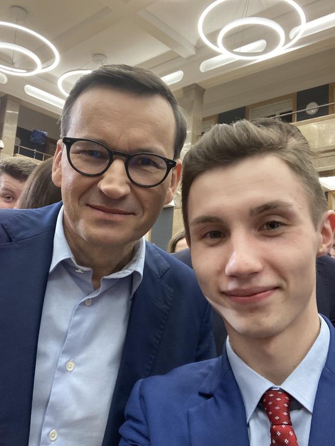 Mateusz Morawiecki z młodzieżą PiS