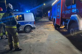 Matka z szóstką dzieci trafili do szpitala z podejrzeniem zatrucia. W mieszkaniu było czarno od dymu, na pomoc ruszyły cztery zastępy strażaków