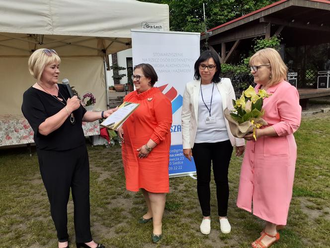 W uroczystości z okazji 10-lecia Szansy w Siedlcach wzięli udział przedstawiciele różnych lokalnych organizacji pomocowych