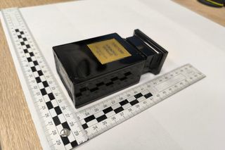 Podróbki perfum warte 5 milionów złotych. Policjanci rozbili nielegalny handel