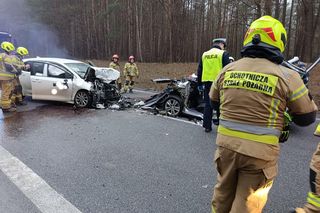W koszmarnym wypadku na DK74 ucierpiało 6 osób, wśród nich studenci Politechniki Łódzkiej. Pilnie potrzebują krwi